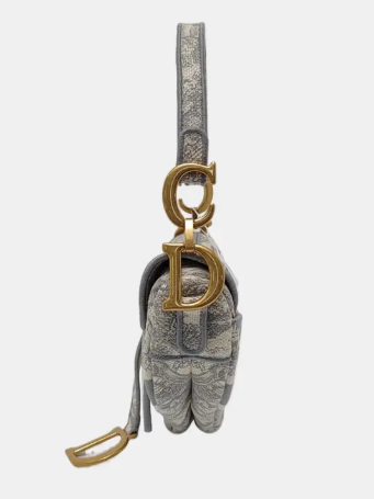 Saddle