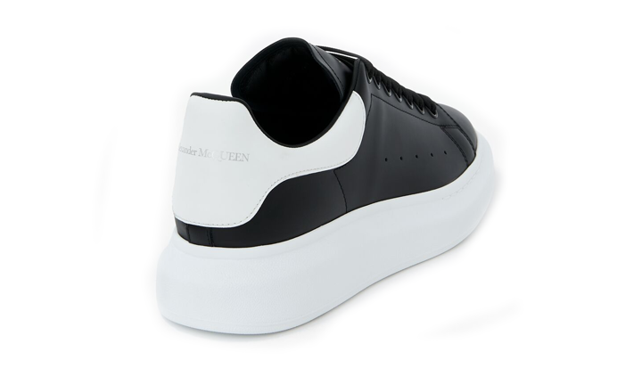 OVERSIZED WHITE BLACK