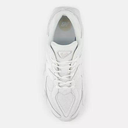 WHITE con White